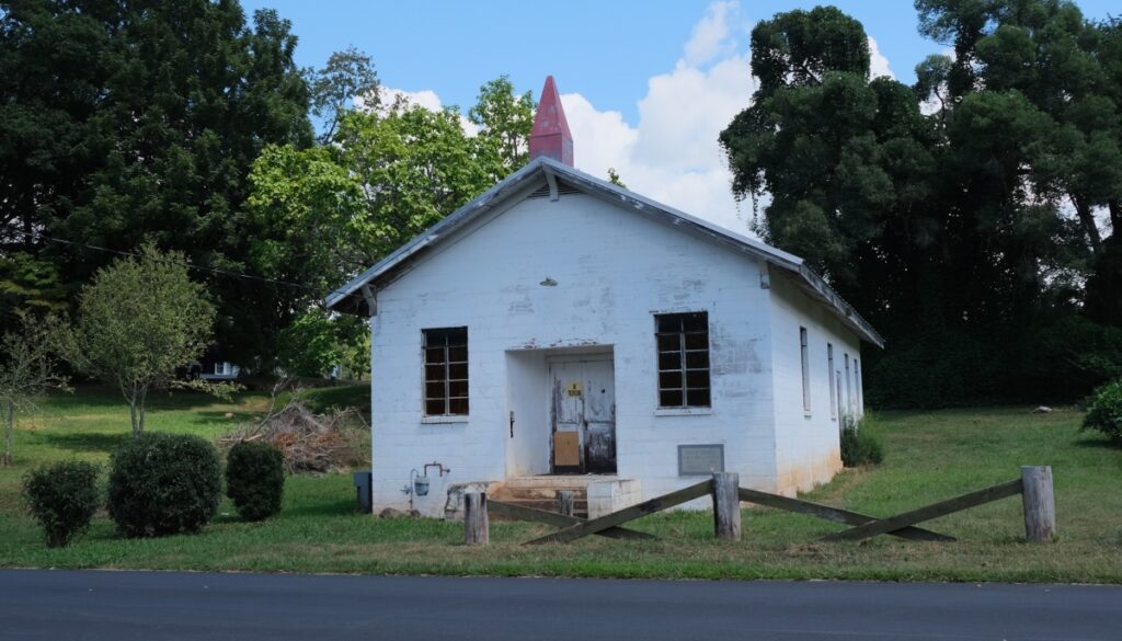 A photo of Ray's Chapel in August 2022.